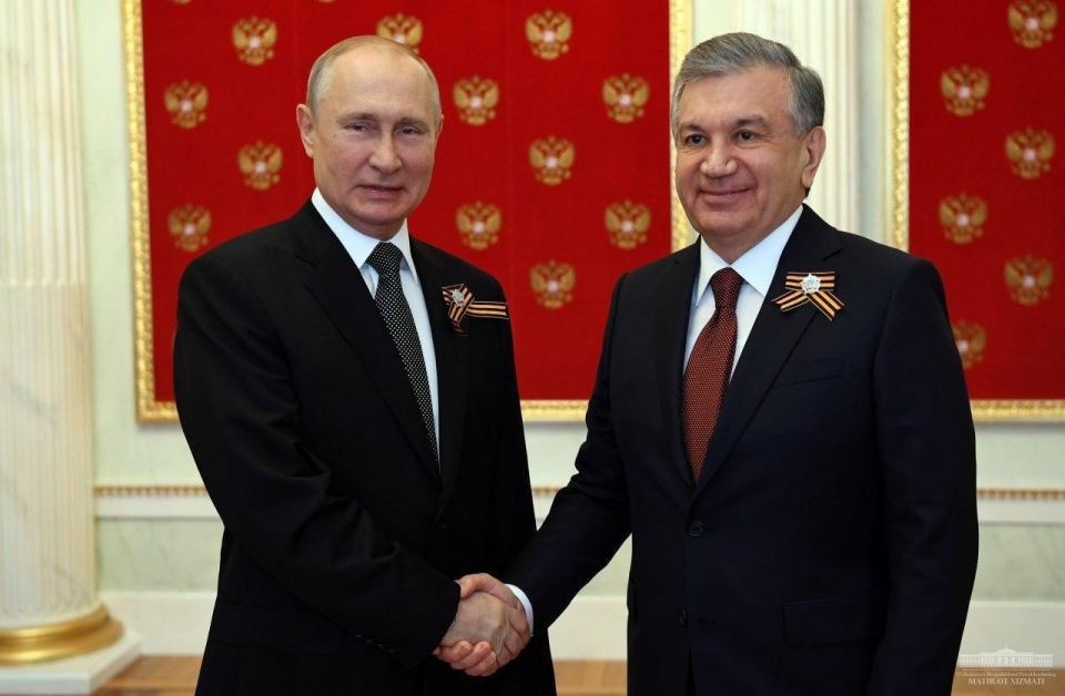 지난해 6월 블라디미르 푸틴 러시아 대통령을 만난 샤브카트 미르지요예프 우즈베키스탄 대통령(오른쪽). 사진=타스/연합