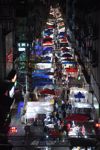 중국 후베이성 우한시의 야간 시장. 사진=신화/연합
