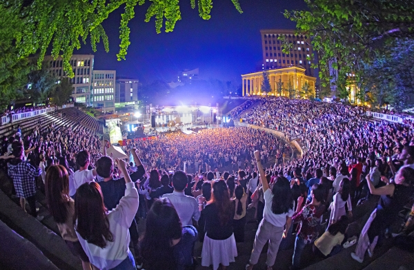 경희대학교(총장 한균태) 서울캠퍼스 봄 대동제 ‘MASTER PEACE: 희대의 환희’가 5월 24일(수)~26일(금)까지 진행된다. 사진은 2019년 봄 대동제 사진.