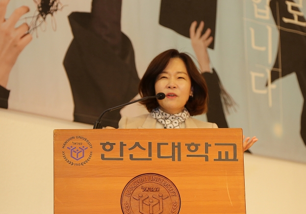 송진영 오산시의회 의원이 축사를 전하고 있다.