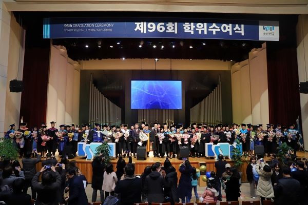 숭실대학교 한경직기념관 대예배실에서 개최된 제96회 학위수여식